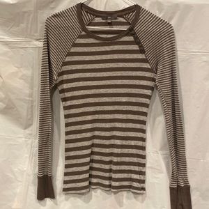 Women’s Gap long sleeve thermal shirt.